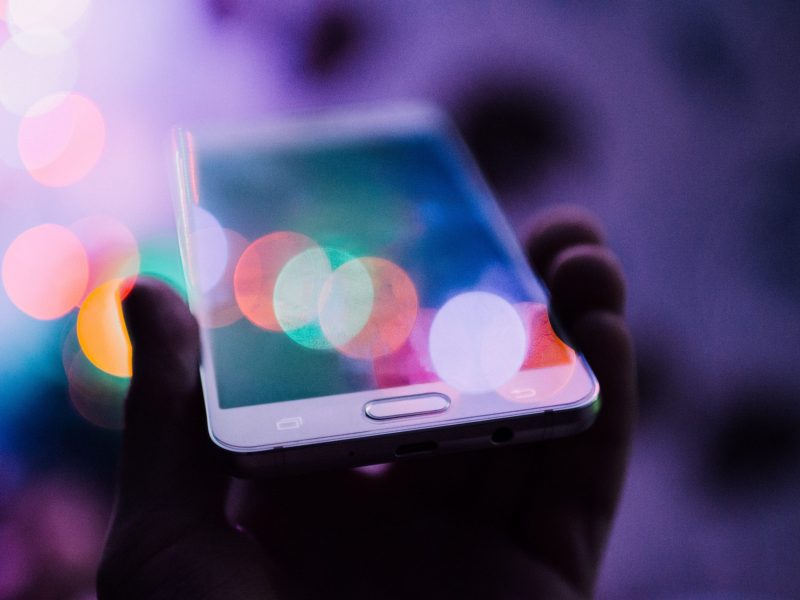 rodion-kutsaev-0VGG7cqTwCo-unsplash mobile phone